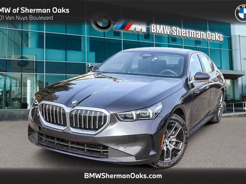 New 2026 BMW 530i w/ Convenience Package image 1