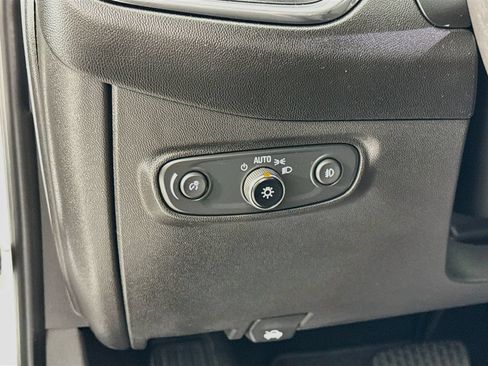 Used 2020 Chevrolet Equinox Premier AWD/4WD image 10