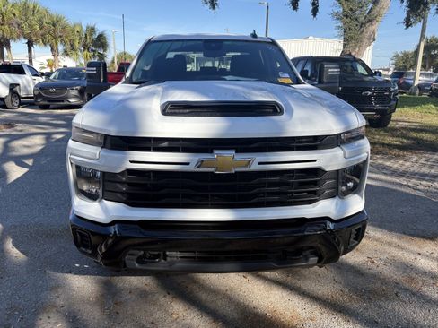 Used 2024 Chevrolet Silverado 2500 Custom w/ Custom Convenience Package image 2