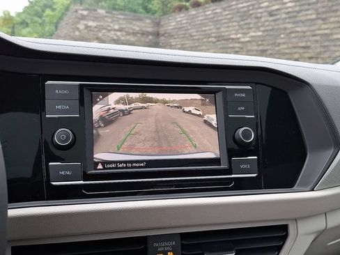 Used 2020 Volkswagen Jetta SE w/ SE Cold Weather Package FWD image 19