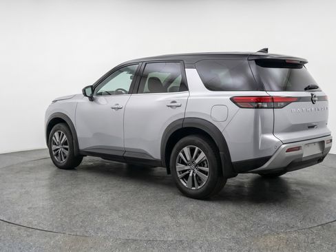 Used 2025 Nissan Pathfinder SV image 6