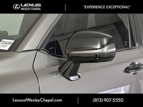 Used 2023 Lexus LX 600 4WD w/ Luxury Package image 11