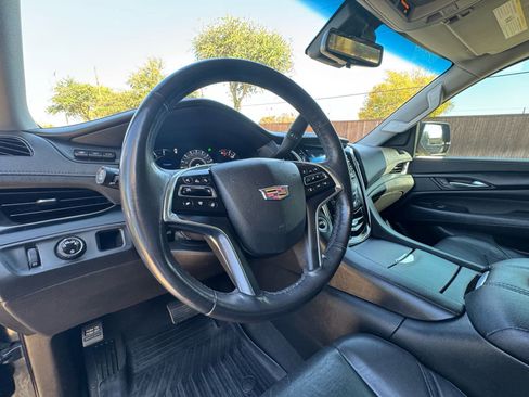 Used 2018 Cadillac Escalade Luxury image 26