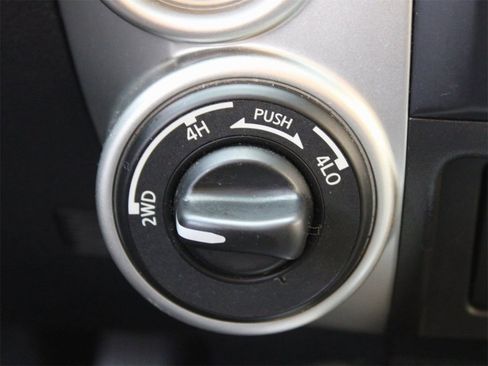 Used 2018 Nissan Titan PRO-4X w/ Pro-4x Convenience Package image 21