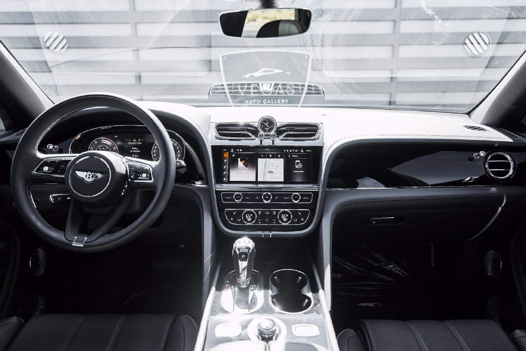 Used 2025 Bentley Bentayga AWD/4WD image 53