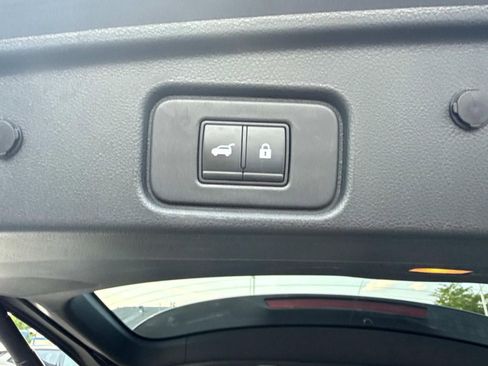 Used 2022 Nissan Pathfinder SL w/ SL Premium Package image 7