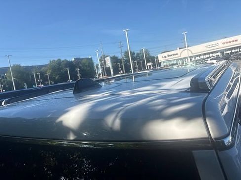 Used 2024 Jeep Wagoneer Series III w/ Premium Group I AWD/4WD image 12
