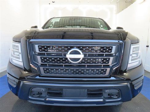 Used 2023 Nissan Titan SV w/ SV Convenience Package image 2