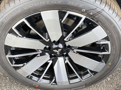 New 2025 Mitsubishi Outlander AWD image 5