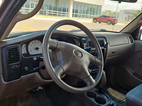Used 2003 Toyota Tacoma 2WD Xtracab image 10