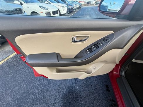 Used 2010 Hyundai Elantra GLS image 11