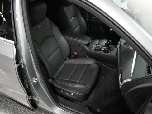 Used 2025 Cadillac XT4 Premium Luxury image 18