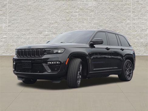 Used 2023 Jeep Grand Cherokee Summit AWD/4WD image 3