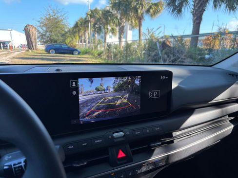 Used 2025 Kia K4 LXS image 17