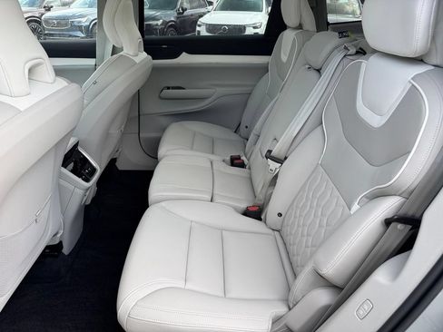 Used 2025 Volvo EX90 Ultra AWD/4WD image 10