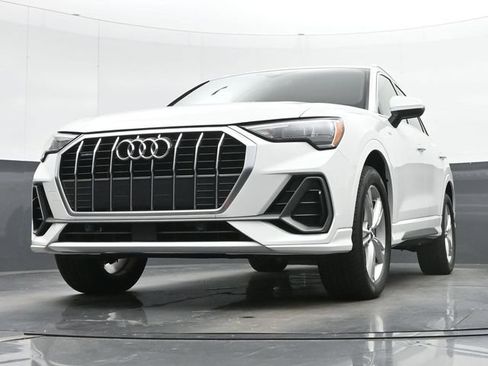 Used 2020 Audi Q3 2.0T Premium w/ Convenience Package AWD/4WD image 9