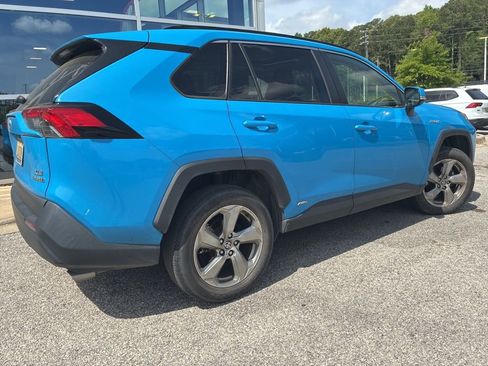 Used 2021 Toyota RAV4 XLE Premium image 3