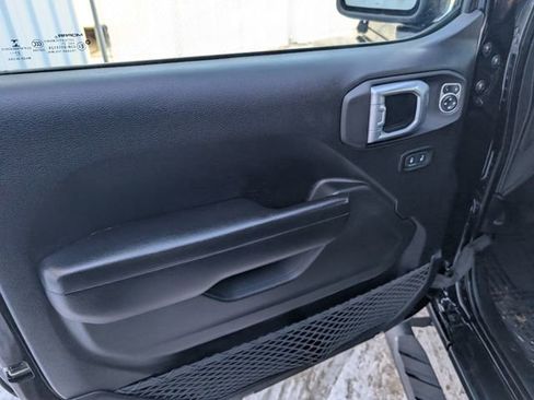 Used 2021 Jeep Gladiator Sport AWD/4WD image 9
