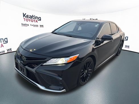 Used 2023 Toyota Camry XSE FWD image 3