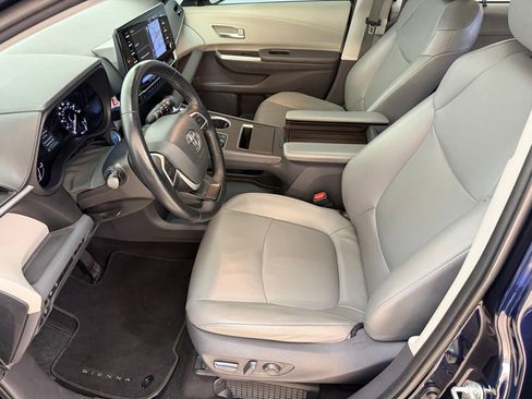 Used 2021 Toyota Sienna XLE w/ XLE Plus Package image 25