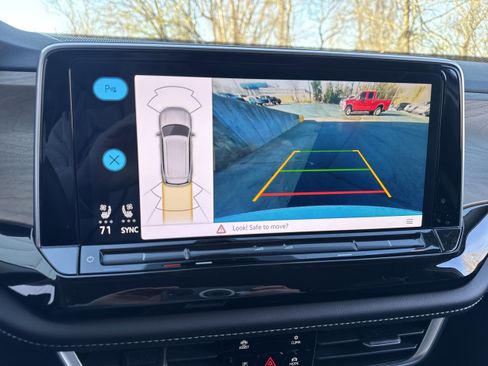 Used 2025 Volkswagen Atlas SE image 20