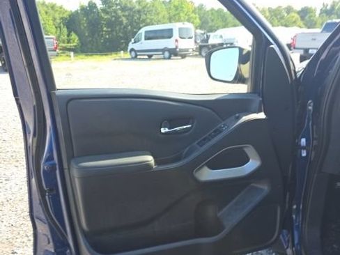 Used 2022 Nissan Frontier SV AWD/4WD image 11