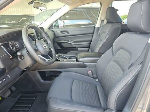 Certified 2025 Nissan Pathfinder SV FWD image 8