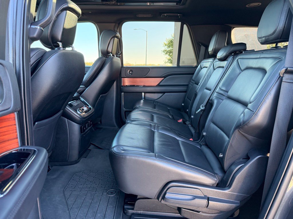 Used 2018 Lincoln Navigator L Select w/ Technology Package AWD/4WD image 4