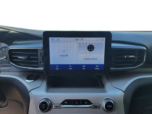 Used 2023 Ford Explorer XLT w/ Equipment Group 202A AWD/4WD image 19