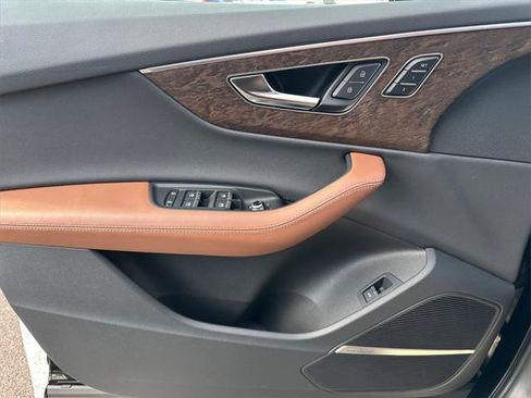 Certified 2025 Audi Q7 2.0T Premium Plus image 28