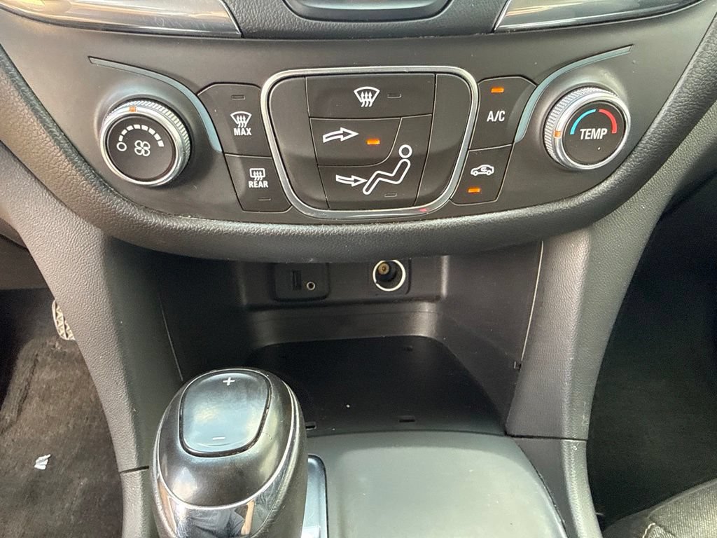Used 2018 Chevrolet Equinox LT FWD image 14