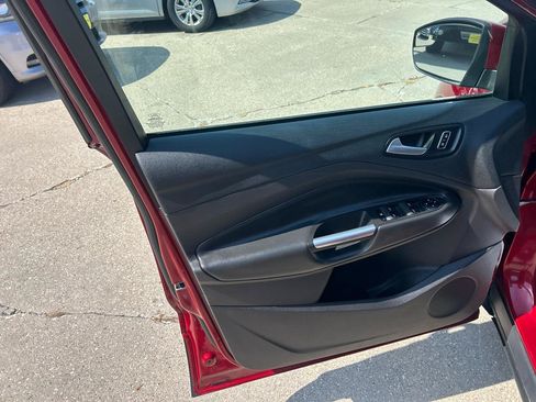 Used 2016 Ford Escape SE FWD image 9