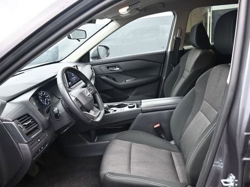 Used 2025 Nissan Rogue SV image 14