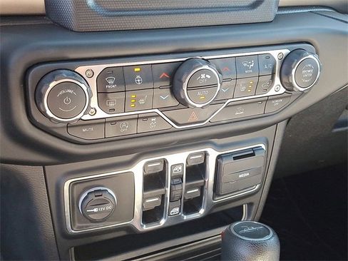 Used 2020 Jeep Gladiator Sport w/ Quick Order Package 24S image 12