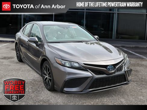 Used 2023 Toyota Camry SE FWD image 1