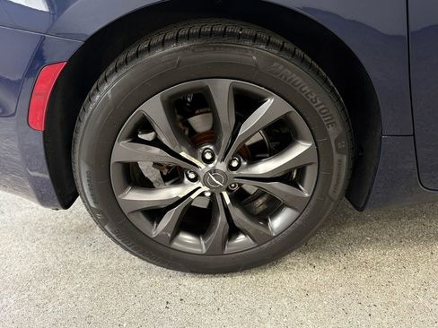 Used 2018 Chrysler Pacifica Touring-L Plus w/ S Appearance Package FWD image 26
