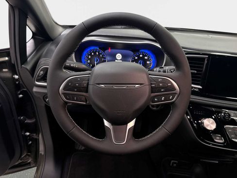 New 2027 Chrysler Pacifica Select FWD image 11