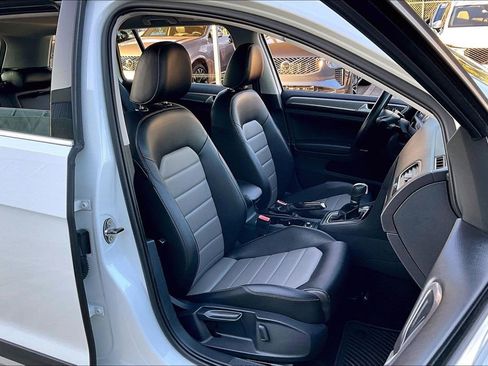 Used 2017 Volkswagen Golf Alltrack SEL image 9