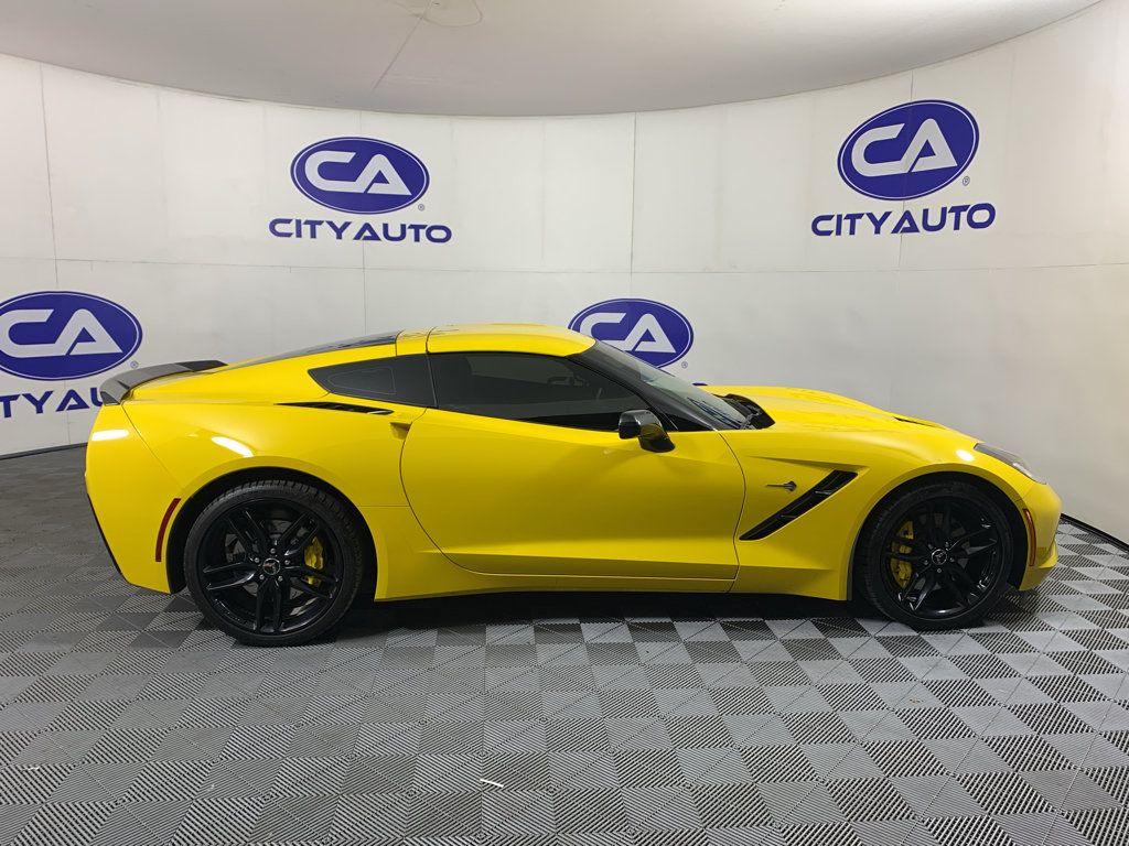 Used 2015 Chevrolet Corvette Stingray Coupe RWD image 2