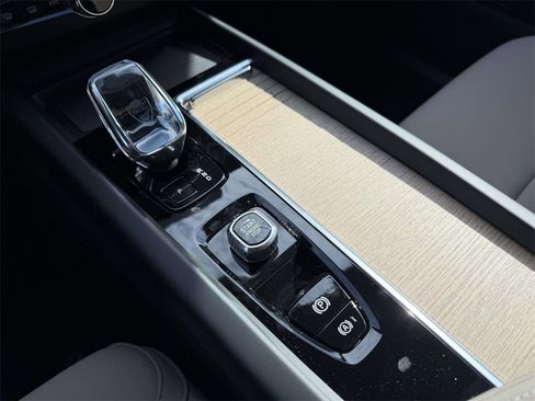 New 2026 Volvo XC60 B5 Plus w/ Climate Package image 6