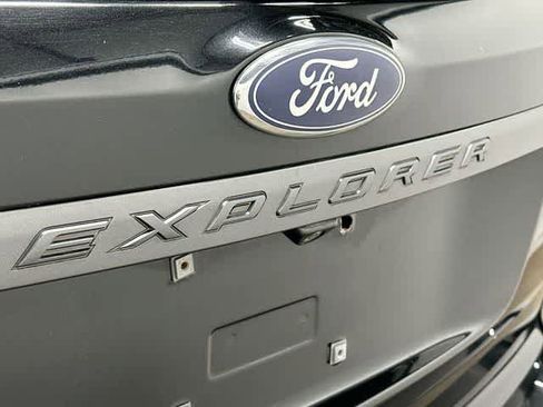 Used 2015 Ford Explorer XLT w/ Equipment Group 202A AWD/4WD image 29