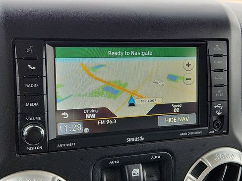 Used 2017 Jeep Wrangler Unlimited Rubicon w/ Connectivity Group AWD/4WD image 9