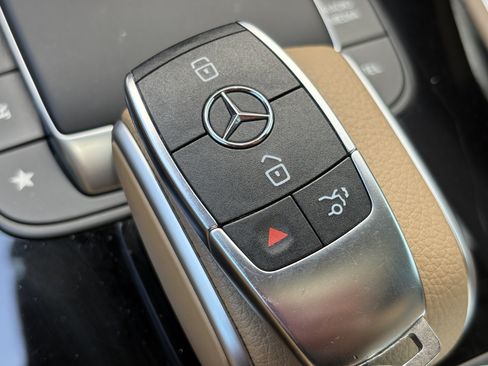 Used 2024 Mercedes-Benz GLS 580 4MATIC image 36