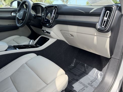 Certified 2023 Volvo XC40 B5 Plus w/ Protection Package Premier AWD/4WD image 12
