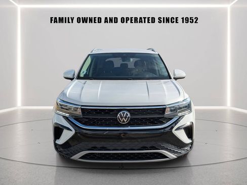 Certified 2023 Volkswagen Taos SE FWD image 7