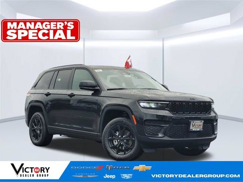New 2025 Jeep Grand Cherokee Altitude AWD/4WD image 1