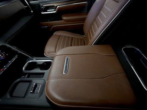 Used 2024 GMC Sierra 3500 Denali Ultimate image 40