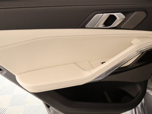 New 2026 BMW X6 xDrive40i w/ Climate Comfort Package image 18