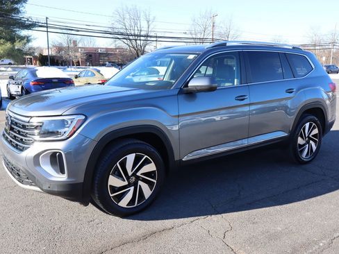 Used 2024 Volkswagen Atlas SEL image 1