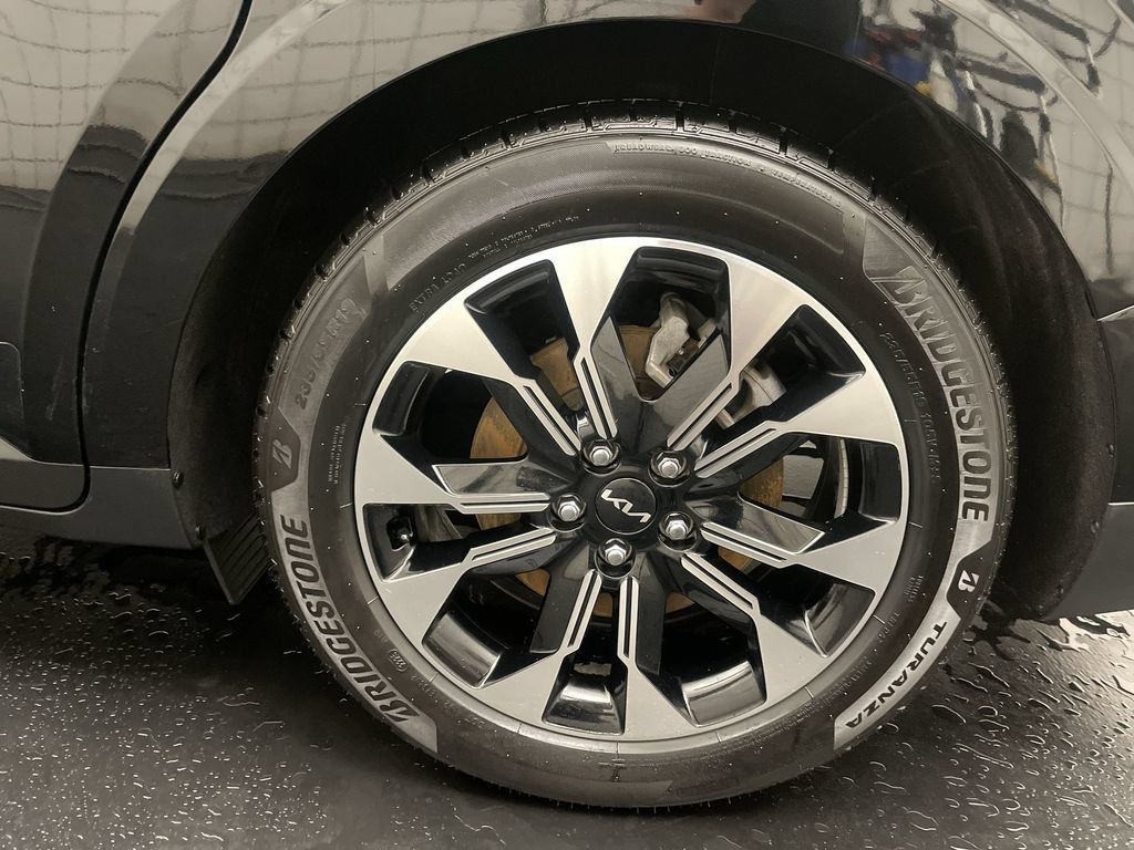 Used 2022 Kia Carnival EX FWD image 26